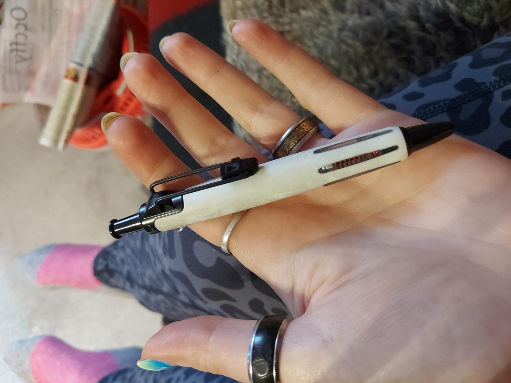 Schreibt gut, etwas dick
